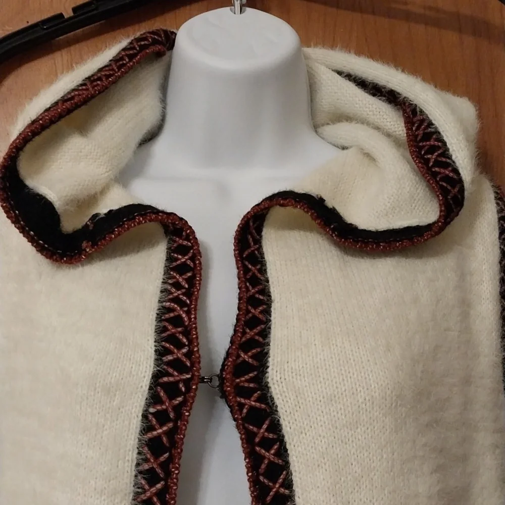 Sleeveless sweater coat - Picture 2 of 7